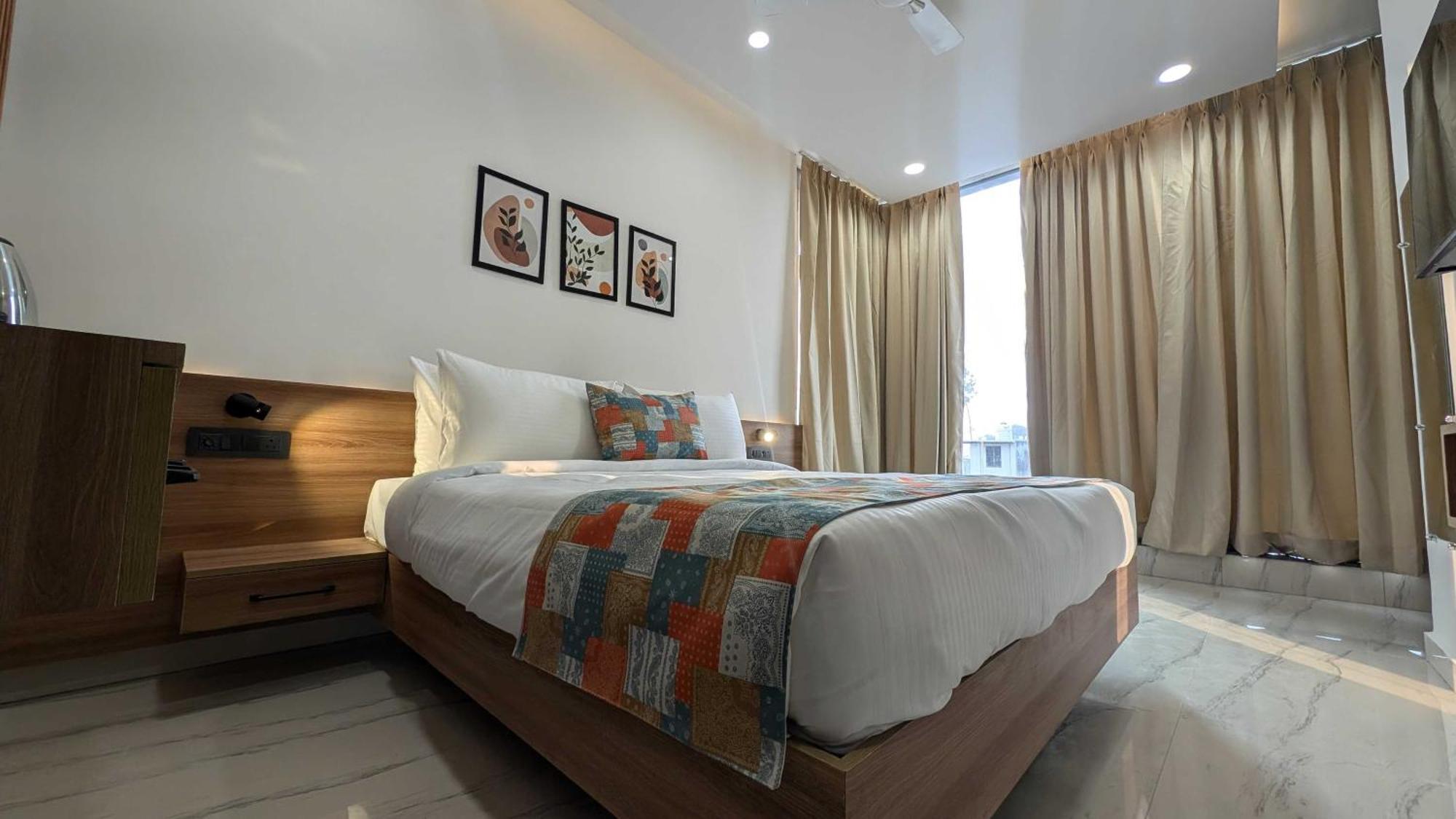Hotel O Vasu Palace Ayodhya ภายนอก รูปภาพ
