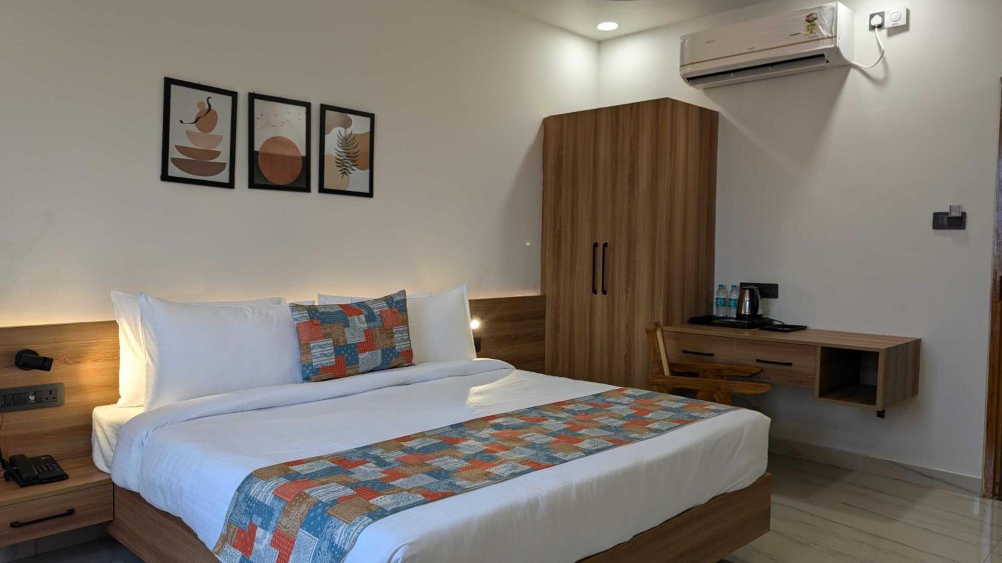 Hotel O Vasu Palace Ayodhya ภายนอก รูปภาพ